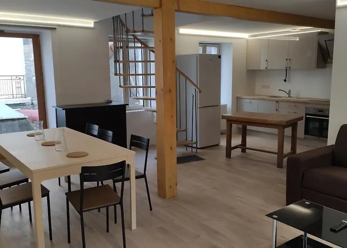 Maison Face A La Dordogne Avec Terrasse